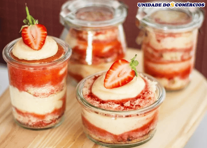 Receita de Bolo de Pote de Ninho com Morango!